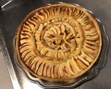 Une image de l'étape 9 de Tarte aux pommes sur lit de compote pommes et noix (pâte brisée aux deux beurres).