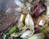Foto del paso 3 de la receta: Bifes de ternera al verdeo y puerros