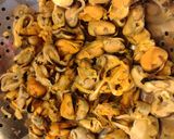 Foto del paso 2 de la receta: Pasta con mejillones y champignones