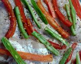 Foto del paso 7 de la receta: Merluza en colchón de verduras con queso azul