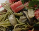 Foto del paso 11 de la receta: Pasta con Surimis & champignon alcaparras verdeo oliva y ajo 