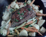 Foto del paso 8 de la receta: Cuadril a la cacerola en ajillo con verduras 