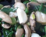 Foto del paso 5 de la receta: Pasta con Surimis & champignon alcaparras verdeo oliva y ajo 
