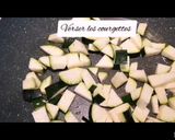 Une image de l'étape 2 de Spaghettis Scampis à la crème de pesto courgettes et tomates 🇮.