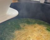 صورة لخطوة 3 من وصفة شوربة الشعيرية بالسبانخ