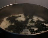 Hình bước làm 2 của món Canh đậu hũ-rong biển