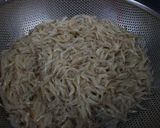 Hình bước làm 1 của món Tép biển rang lá gừng