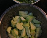 Hình bước làm 2 của món Canh mướp hương nấu đậu phộng