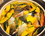 Hình bước làm 5 của món Lẩu Cá hồi nấu rau củ chanchan nabe