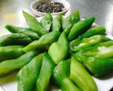 Hình bước làm 4 của món Lặc lè hấp chấm muối vừng