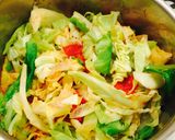 A picture of step 3 of Stir-Fried Cabbage with Tomato.