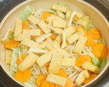 Hình bước làm 3 của món Lẩu Cá hồi nấu rau củ chanchan nabe