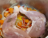 Foto del paso 2 de la receta: Mulsos de pollo guisados con zanahoria y champiñones