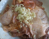 Foto del paso 1 de la receta: Muslos deshusados al ajillo con arroz