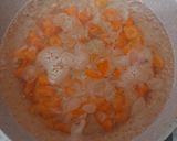 Foto langkah ke 2 dari resep Sayur Bening Daun Kelor Wortel Jagung.