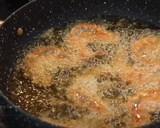 Foto langkah ke 6 dari resep Udang Bawang Goreng Sambal Embe.