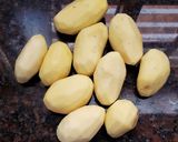 Foto del paso 1 de la receta: Papas fritas crocantes rebozadas con polenta