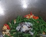 Foto langkah ke 2 dari resep Tumis kacang panjang pedas manis.