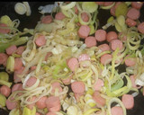 Foto del paso 2 de la receta: 751. Quiche de puerro y frankfurt