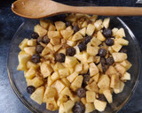 Foto del paso 3 de la receta: Crumble de manzana y arándanos con nueces y hojuelas de trigo
