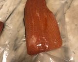 Foto del passaggio 12 della ricetta Salmone affumicato di Natale fatto in casa