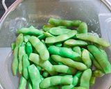 A picture of step 2 of Delicious Salt-Boiled Edamame That Pairs Perfectly with Beer.