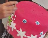 Foto del paso 10 de la receta: Pastel navideño decorado con fondant