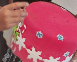 Foto del paso 10 de la receta: Pastel navideño decorado con fondant