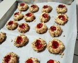 Foto langkah ke 3 dari resep Peanut Strawberry Thumbprint Cookies.