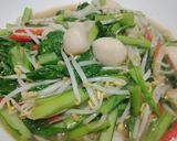 Foto langkah ke 7 dari resep Tumis Sawi Bakso Ikan.