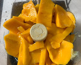 A picture of step 2 of Strawberry Mango Float.