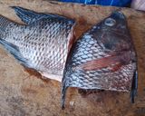Une image de l'étape 6 de Alloco 🍌poisson frire🐟 avec une petit pâte de piment 🌶️.