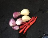 Foto langkah ke 1 dari resep Tumis Cumi Asin Tanpa Minyak.