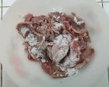 Foto langkah ke 3 dari resep Tumis Jamur - Brokoli - Babi.