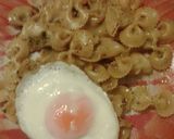 Foto del paso 3 de la receta: Huevo frito "falso" con pasta seca