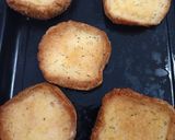 Foto langkah ke 3 dari resep Garlic Bread.