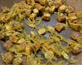 Foto del passaggio 8 della ricetta Tempeh fritto, con cipolle stufate al curry piccante