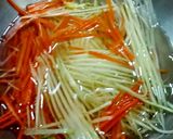 รูปขั้นตอนการทำที่ 1 ของ ส้มตำปูปลาร้า