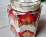 Foto del paso 4 de la receta: Postre de frutillas en frasco