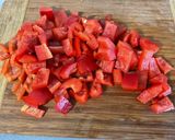 Une image de l'étape 4 de Porc mariné aux aubergines graffiti, tomates et poivron rouge.