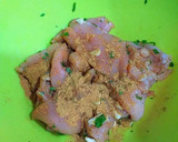 Foto del paso 1 de la receta: Pechuga de pollo al curry amarillo hindú con ajos y perejil