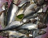 Foto langkah ke 1 dari resep Asem-asem ikan layang.