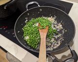 A picture of step 4 of Pasta in a pea sauce.