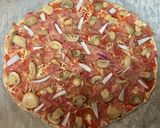 Foto del paso 8 de la receta: Pizza de jamón serrano con aceitunas negras