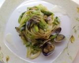 Foto del passaggio 11 della ricetta Trenette con vongole, asparagi e aglio dolce