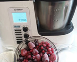 Foto del paso 1 de la receta: Helado de frutos rojos elaborado con la Monsieur Cuisine Plus