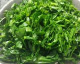Hình bước làm 2 của món Canh rau mồng tơi nấu đầu tôm