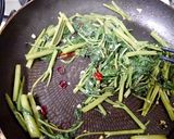 A picture of step 3 of Thai-Style Spicy Garlic Stir-Fried Water Spinach.