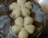Foto langkah ke 5 dari resep Donat bunga.