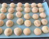 A picture of step 4 of Rainbow Thai Moon Cake.